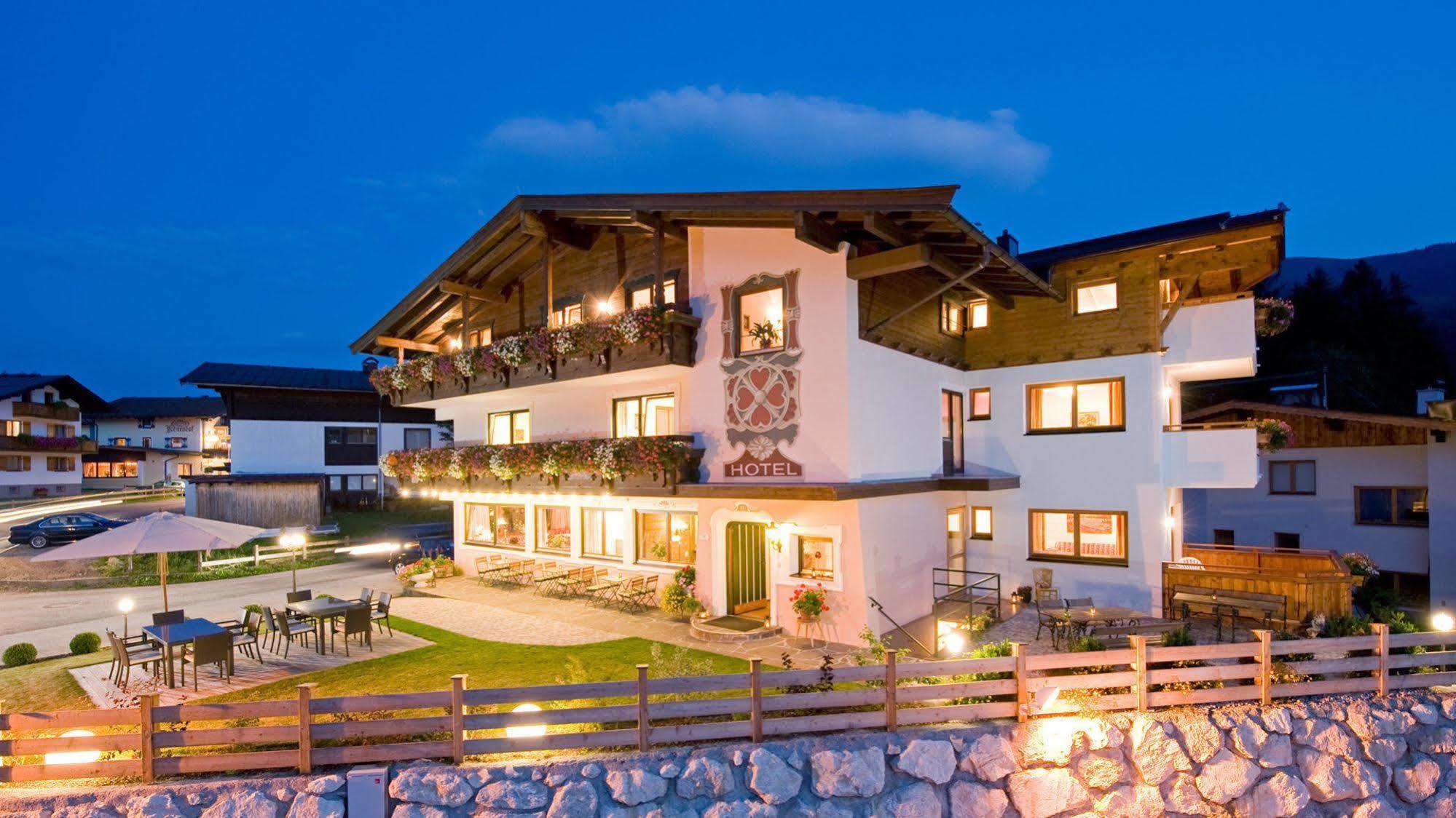 Landhotel Foehrenhof אלמאו מראה חיצוני תמונה